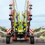 Lancement d’une nouvelle génération d’andaineurs double rotor à dépose centrale CLAAS