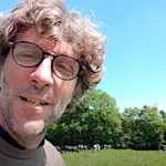 Mise à l’herbe, les vaches font moins de lait, mais c’est compensé économiquement