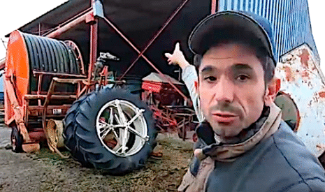 Un mur de soutien pour une terrasse de hangar bien plane