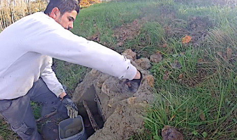 Réparation d’une bouche de drainage de sortie de champ agricole