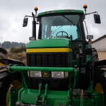 Nouveau tracteur sur la ferme