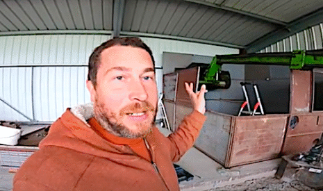 Des cellules sous le hangar pour stocker les semences de ferme