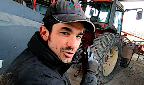 Fuite d’huile sur le tracteur, pas si simple de changer des joints !