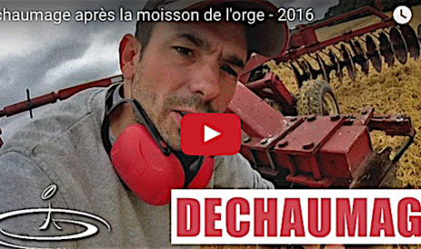 Après la moisson de l’orge, le déchaumage, pour ne pas rester sur la paille
