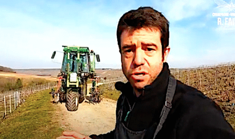 Désherbage mécanique dans les vignes de champagne avec interceps et émotteurs