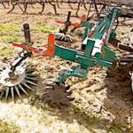 Désherbage mécanique, démonstration de matériel dans les vignes