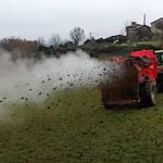 Epandage de fumier sur la prairie