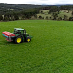 Herbe, de l’engrais pour la prairie temporaire en prévision de l’ensilage