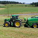Pressage et enrubannage de la seconde coupe d’herbe