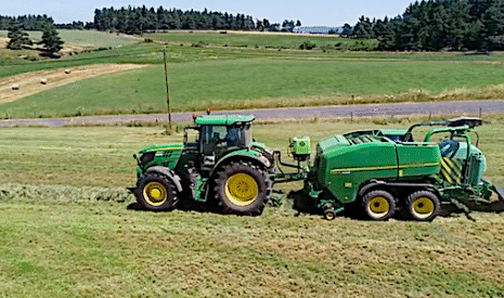 Pressage et enrubannage de la seconde coupe d’herbe