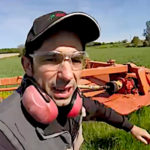 Soudures et autres réparations sur la faucheuse agricole