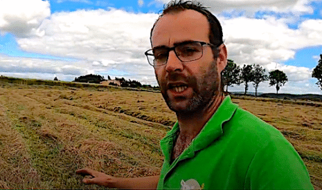 Fauche, andainage et pressage du foin en Haute-Loire