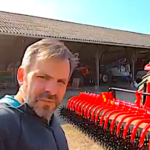 Désherbage mécanique du sol agricole avec une houe rotative