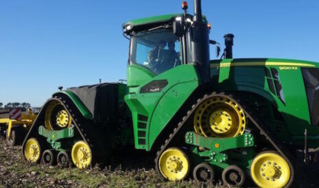 Tracteur John Deere 9RX, moins de pression au sol, plus sur les concurrents