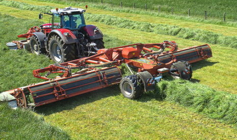 Avec la FC 13460 RA, Kuhn fauche jusqu’à 13,4 mètres