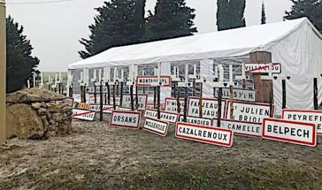 « A vendre petit village entre mer et montagne reclassé zone de plaine »…