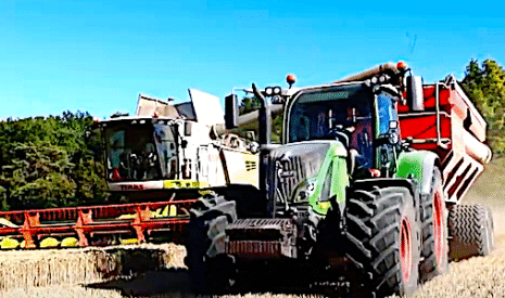 Moissonneuse Claas Tucano 560 Montana et benne Perard en action