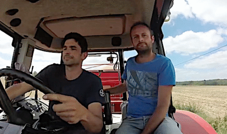 La moisson touristique, avec un passager dans la cabine !
