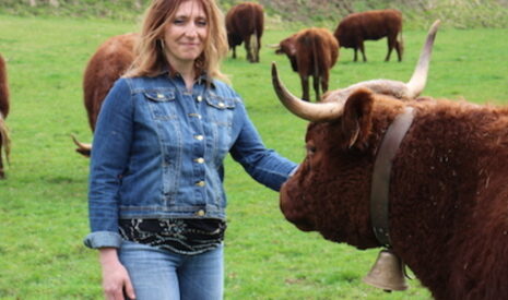 Il était une fois une agricultrice aux cheveux couleur salers