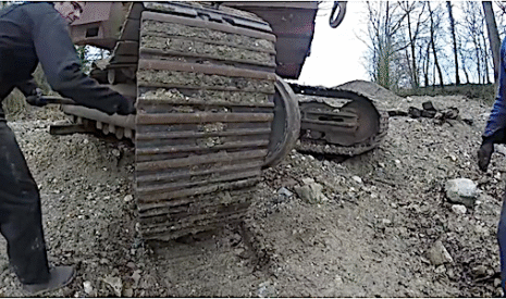 Réparation de la pelleteuse, la chenille qui redémarre !