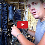 Bricolage sur le tracteur, réparation de la batterie