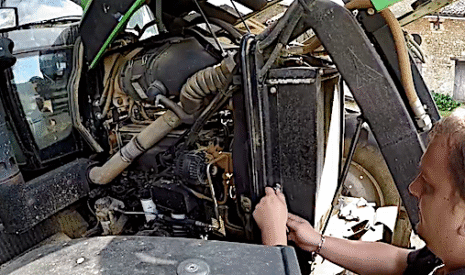 Remplacement (encore) du radiateur du tracteur Deutz