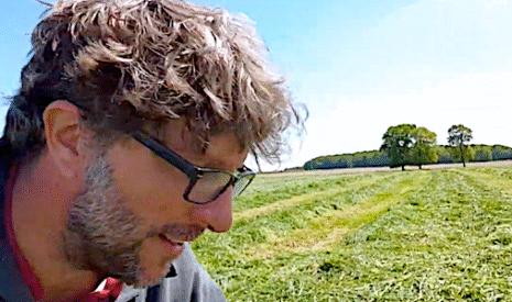 Récolte d’herbe et enrubannage en commun