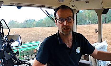 Semis d’une prairie appelée à rester en place 5 ans en Haute-Loire