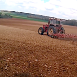 Semis de tournesol avec du matériel des années 1970