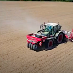 Semis de tournesol dans le Loiret avec le matériel de la Cuma