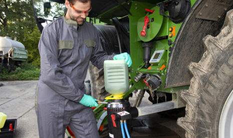 BASF lance en 2023 en France les premiers conditionnements de son herbicide betteraves Kezuro® , compatibles avec le Système de Transfert Fermé easyconnect