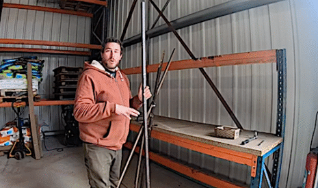 Comment monter un établi neuf dans son hangar avec du matériel de récupération