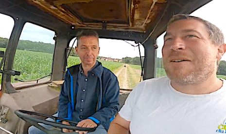 Deux Youtubeurs agricoles se rencontrent pour une irrigation