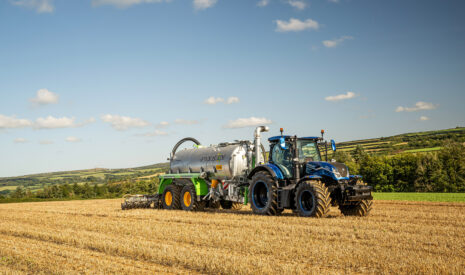 Le prototype du tracteur T7 Methane Power GNL de New Holland lauréat du Green Good Design Award 2023