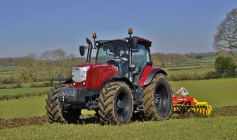 Sommet de l&rsquo;Elevage 2023 : McCormick X6.4 P6-DRIVE : 5 ans de garantie dès le coup d&rsquo;envoi !