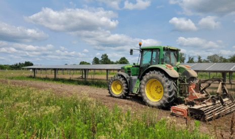 Agrivoltaïsme : le décret fixant un cadre pour le développement de la production d’électricité solaire sur les espaces agricoles a été publié