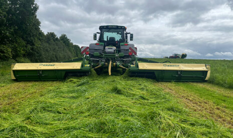 Des déposes d’andains plus précises et plus polyvalentes pour s’adapter aux demandes actuelles pour les gammes EasyCut R et B