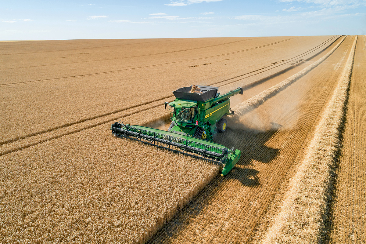 t5 t6 combines focus on operator comfort and harvesting technology 01