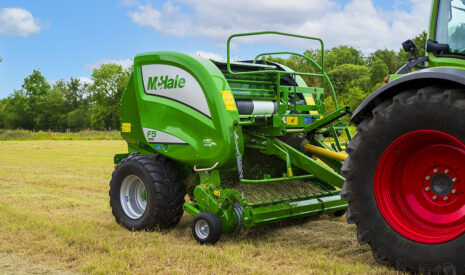 Le spécialiste de la récolte de l’herbe McHale lance sa nouvelle gamme de presses à chambre fixe F5-500
