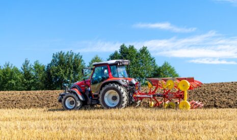 Nouveauté charrue réversible compacte portée : SERVO 2000 PÖTTINGER