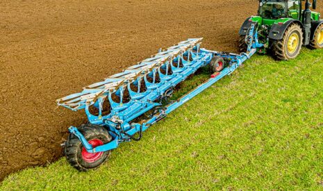 Une charrue Lemken pour tirer le meilleur de votre tracteur puissant