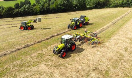 CLAAS présente sa nouvelle gamme de tracteurs compacts AXOS Série 3 pour les travaux agricoles les plus divers