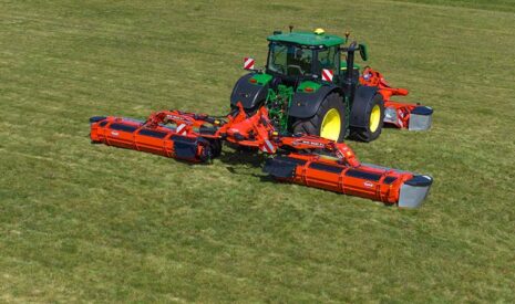 KUHN lance la faucheuse à disques GMD 9530 RV  avec groupeur à vis pour un travail combiné