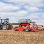 KUHN renouvelle sa gamme de semoirs traînés avec les nouveaux modèles ESPRO 1002 (R) pour le semis simplifié