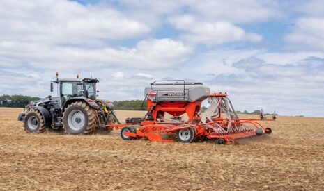 KUHN renouvelle sa gamme de semoirs traînés avec les nouveaux modèles ESPRO 1002 (R) pour le semis simplifié