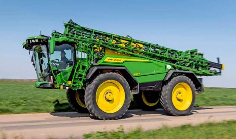 John Deere présente le pulvérisateur automoteur 500R, alliant confort, intuitivité et technologie de pulvérisation avancée