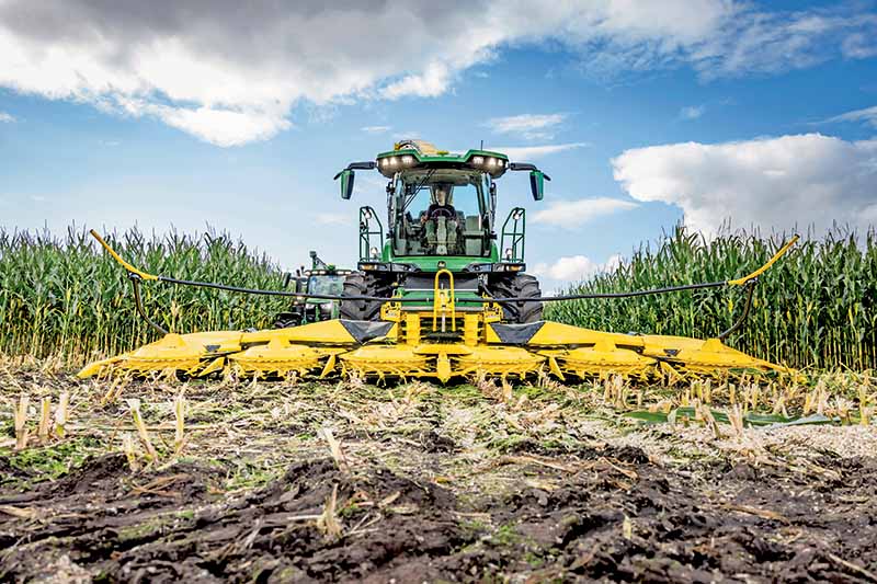 john deere f9 700 corn harvesting 01