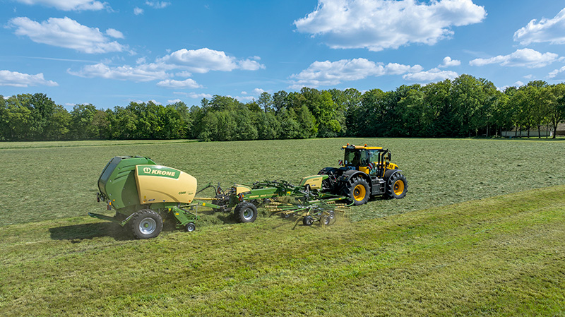 KRONE Swadro BaleTrain TC 880 Pro : andainage et pressage réunis en un seul passage
