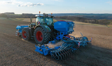 LEMKEN dévoile le Solitair MF : porté, repliable et pneumatique