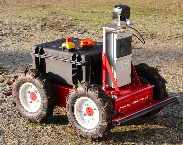 Des drones effaroucheurs terrestres ont aussi été développés par la société Agri-structures. (Agri-structures AG-Robotique)
